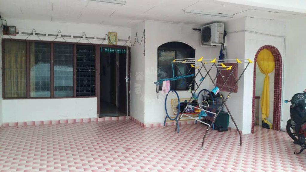 taman skudai baru house one-and-a-half-storeys terrace home 1540 square-feet built-up selling price rm 320,000 #4629