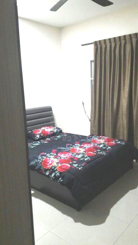 season nice unit serviced apartment 1010 square-feet builtup selling from rm 380,000 at larkin #6497